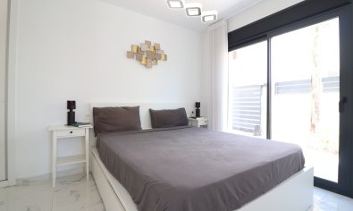 Reventa - Villa -
Los Montesinos - La Herrada