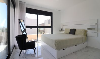 Reventa - Villa -
Los Montesinos - La Herrada