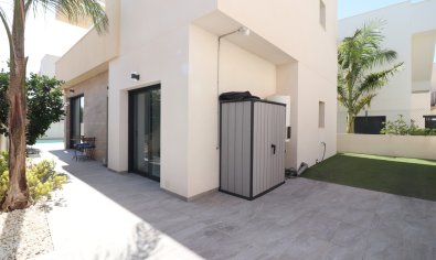 Reventa - Villa -
Los Montesinos - La Herrada