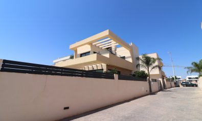 Reventa - Villa -
Los Montesinos - La Herrada