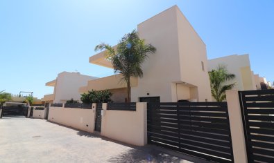 Reventa - Villa -
Los Montesinos - La Herrada