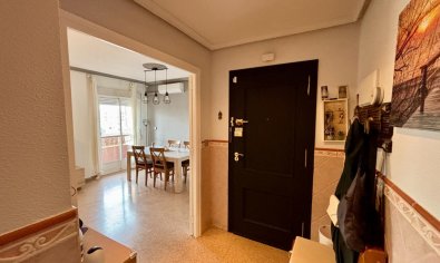 Reventa - Apartamento / piso -
Los Montesinos