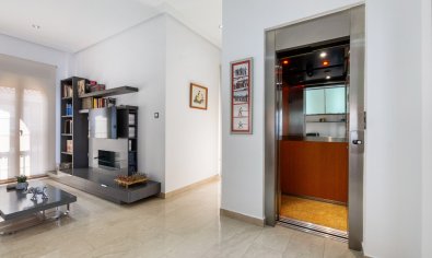 Bestaande bouw - Villa -
Orihuela