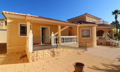 Reventa - Villa -
La Marina - La Escuera