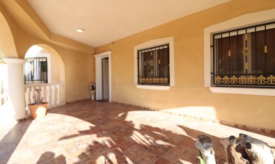 Reventa - Villa -
La Marina - La Escuera