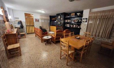 Resale - Villa -
Villena