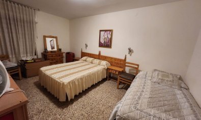 Resale - Villa -
Villena