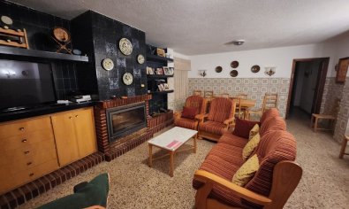 Resale - Villa -
Villena