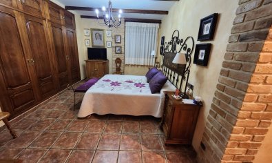 Resale - Villa -
Villena