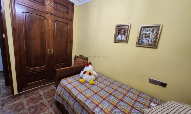 Resale - Villa -
Villena