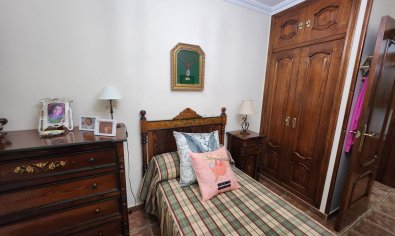 Resale - Villa -
Villena