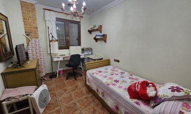 Resale - Villa -
Villena