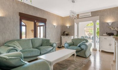 Resale - Villa -
Daya Vieja