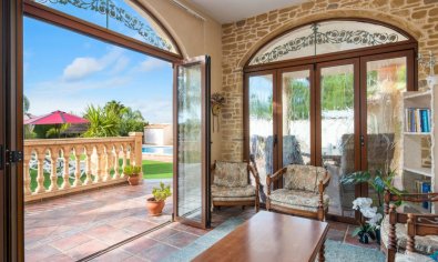 Resale - Villa -
Daya Vieja