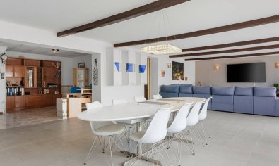 Resale - Finca -
Los Montesinos