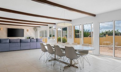 Resale - Finca -
Los Montesinos
