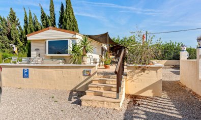 Resale - Finca -
Los Montesinos
