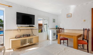 Resale - Finca -
Los Montesinos