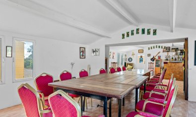 Resale - Finca -
Los Montesinos
