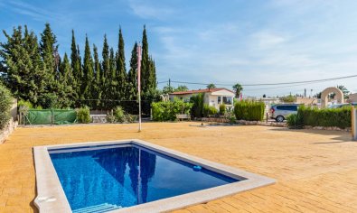 Resale - Finca -
Los Montesinos