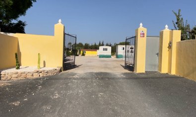 Resale - Finca -
Los Montesinos