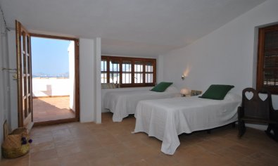 Resale - Villa -
Moraira - Benimeit