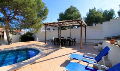 Bestaande bouw - Villa -
Orihuela Costa - Mil Palmeras