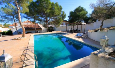 Bestaande bouw - Villa -
Orihuela Costa - Mil Palmeras