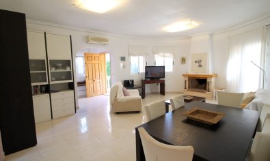 Bestaande bouw - Villa -
Orihuela Costa - Mil Palmeras