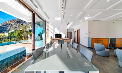 Resale - Villa -
Altea