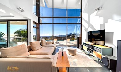 Resale - Villa -
Altea