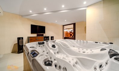 Resale - Villa -
Altea