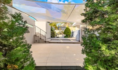 Resale - Villa -
Altea
