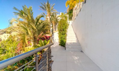 Resale - Villa -
Altea