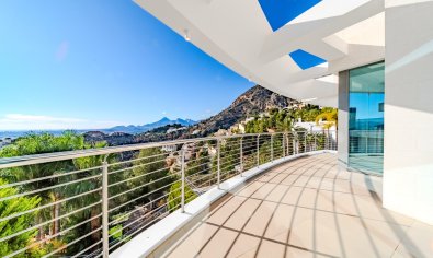 Resale - Villa -
Altea