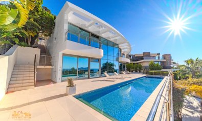 Resale - Villa -
Altea