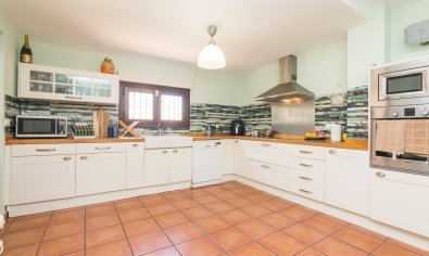 Resale - Villa -
Santa Pola