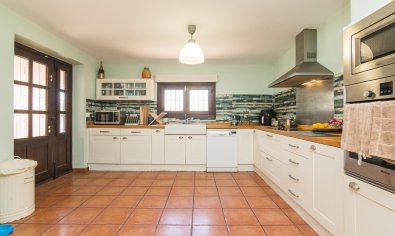 Resale - Villa -
Santa Pola