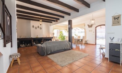 Resale - Villa -
Santa Pola