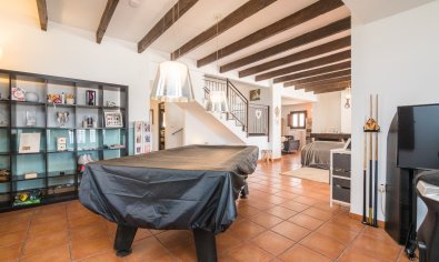 Resale - Villa -
Santa Pola