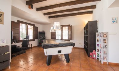 Resale - Villa -
Santa Pola