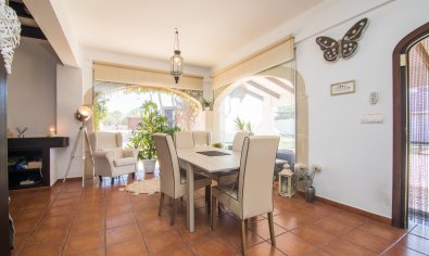 Resale - Villa -
Santa Pola