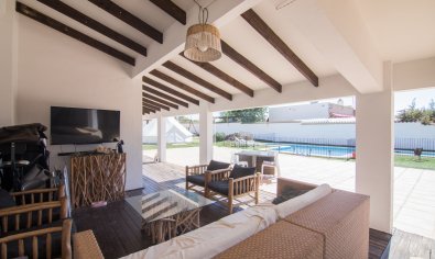 Resale - Villa -
Santa Pola