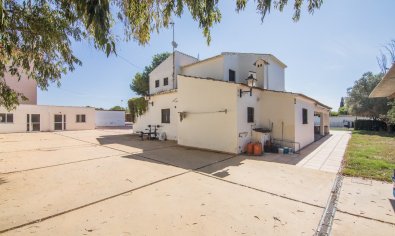 Resale - Villa -
Santa Pola
