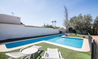 Resale - Villa -
Santa Pola