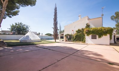 Resale - Villa -
Santa Pola