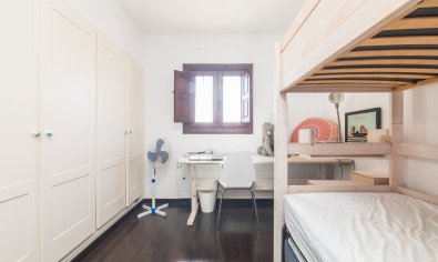Resale - Villa -
Santa Pola