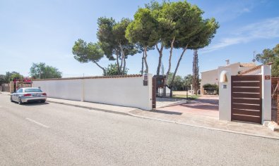Resale - Villa -
Santa Pola