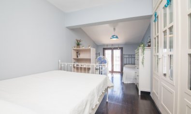 Resale - Villa -
Santa Pola