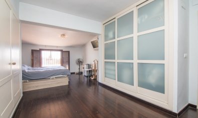 Resale - Villa -
Santa Pola